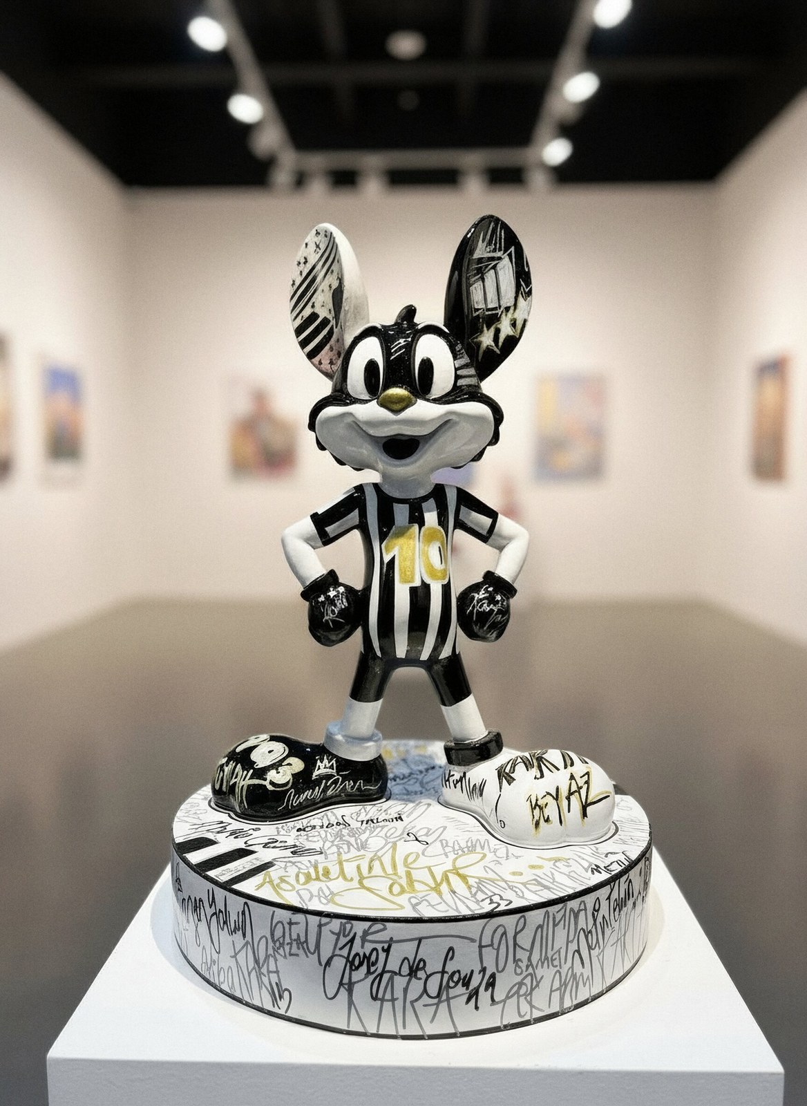 Mr Roo NÖ-MR-05 — pop-art sculpture by Nursel Önen